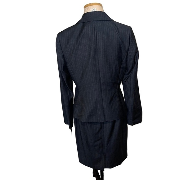 NWT Calvin Klein Pinstriped Woman Suit Size 6 - Picture 4 of 9